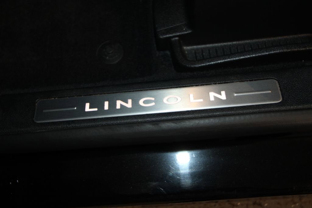 Used 2023 Lincoln Nautilus Reserve w/ Monochromatic Package image 7