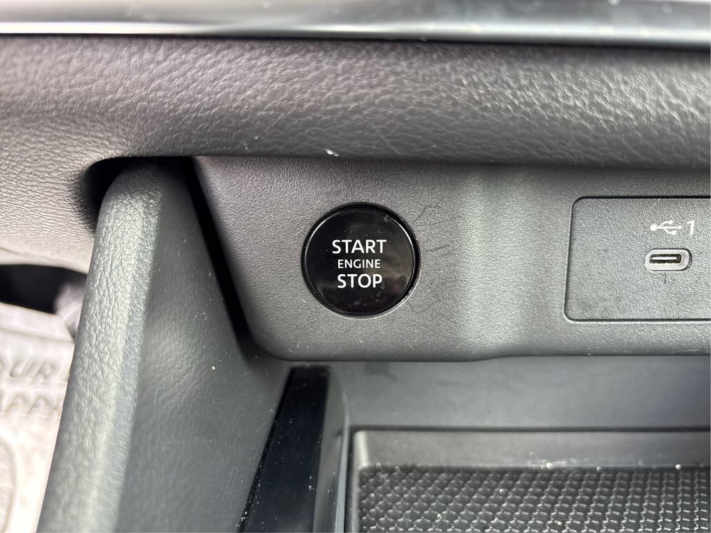 Used 2025 Nissan Rogue SV image 29