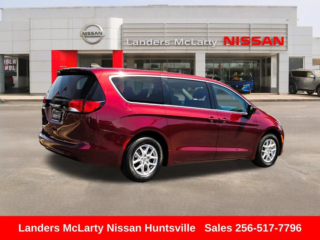 Used 2023 Chrysler Voyager LX FWD image 3