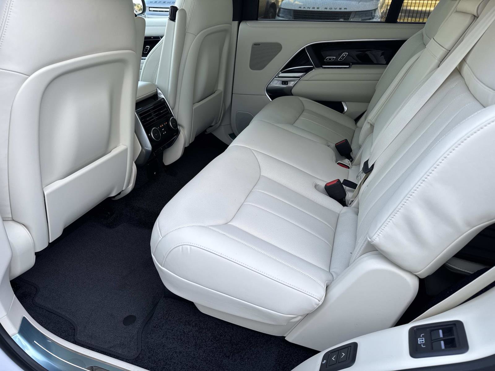 New 2026 Land Rover Range Rover Long Wheelbase SE image 15