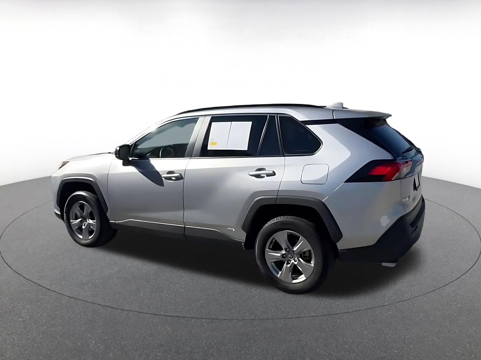 Used 2025 Toyota RAV4 LE AWD/4WD image 10