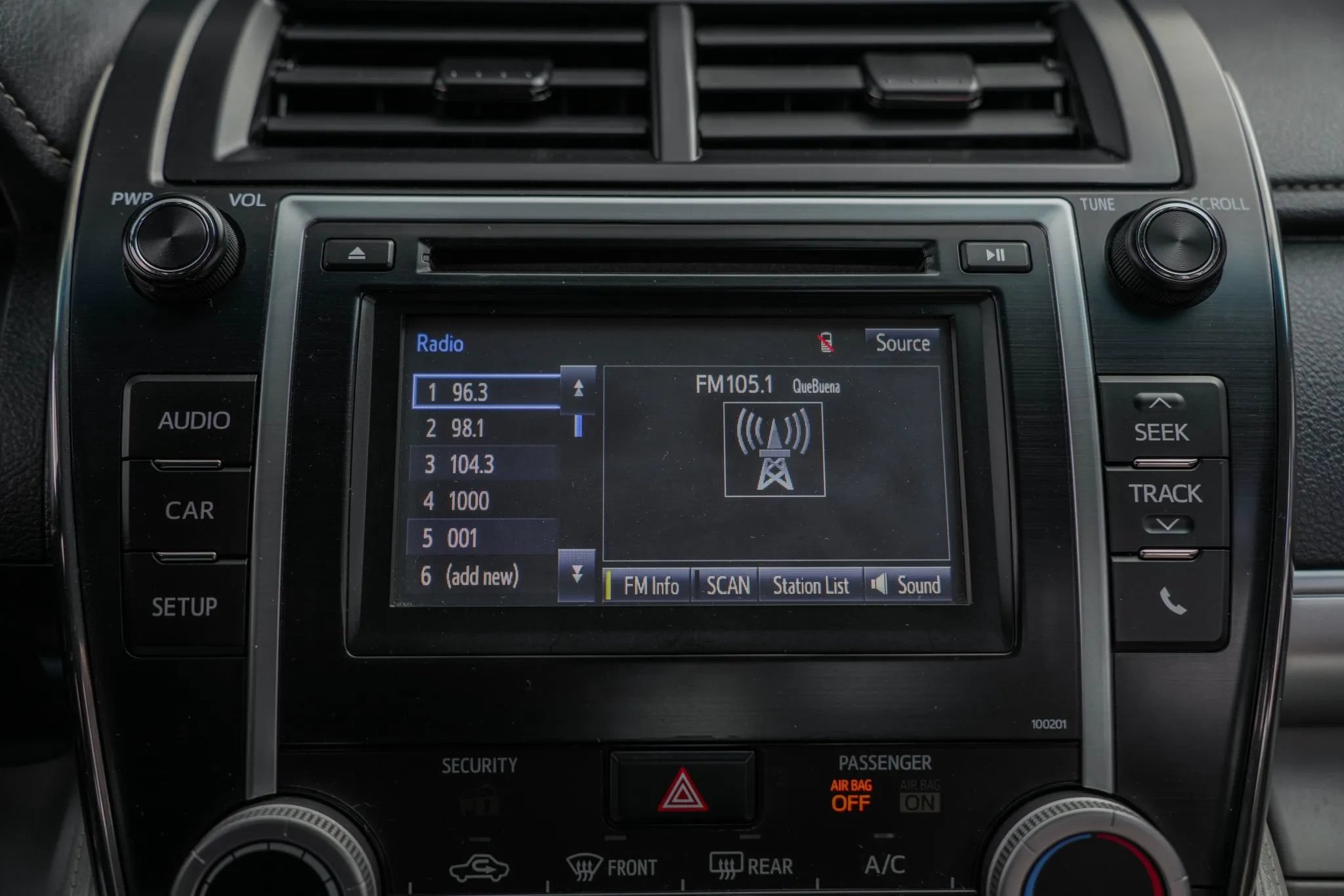 Used 2014 Toyota Camry LE FWD image 16
