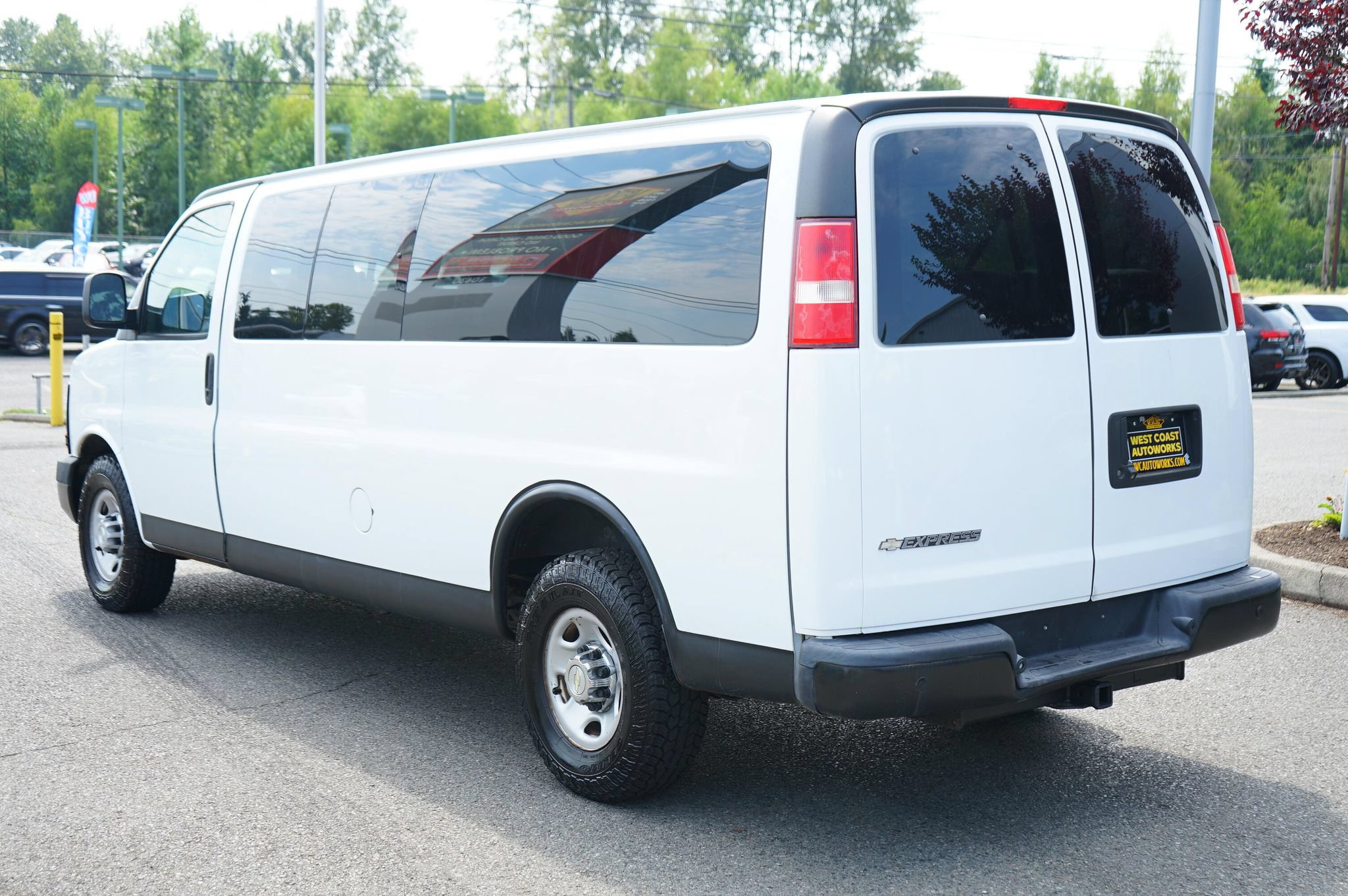 Used 2017 Chevrolet Express 3500 LS RWD image 3