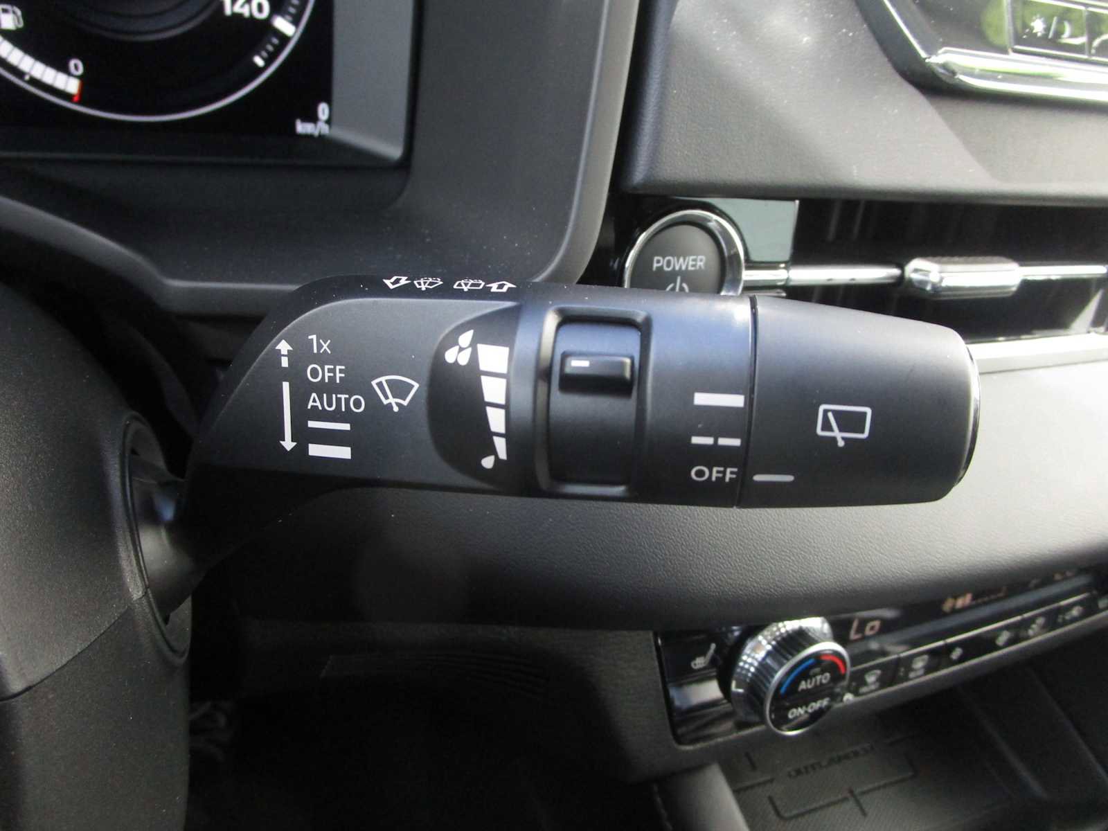 Used 2023 Mitsubishi Outlander SE image 28