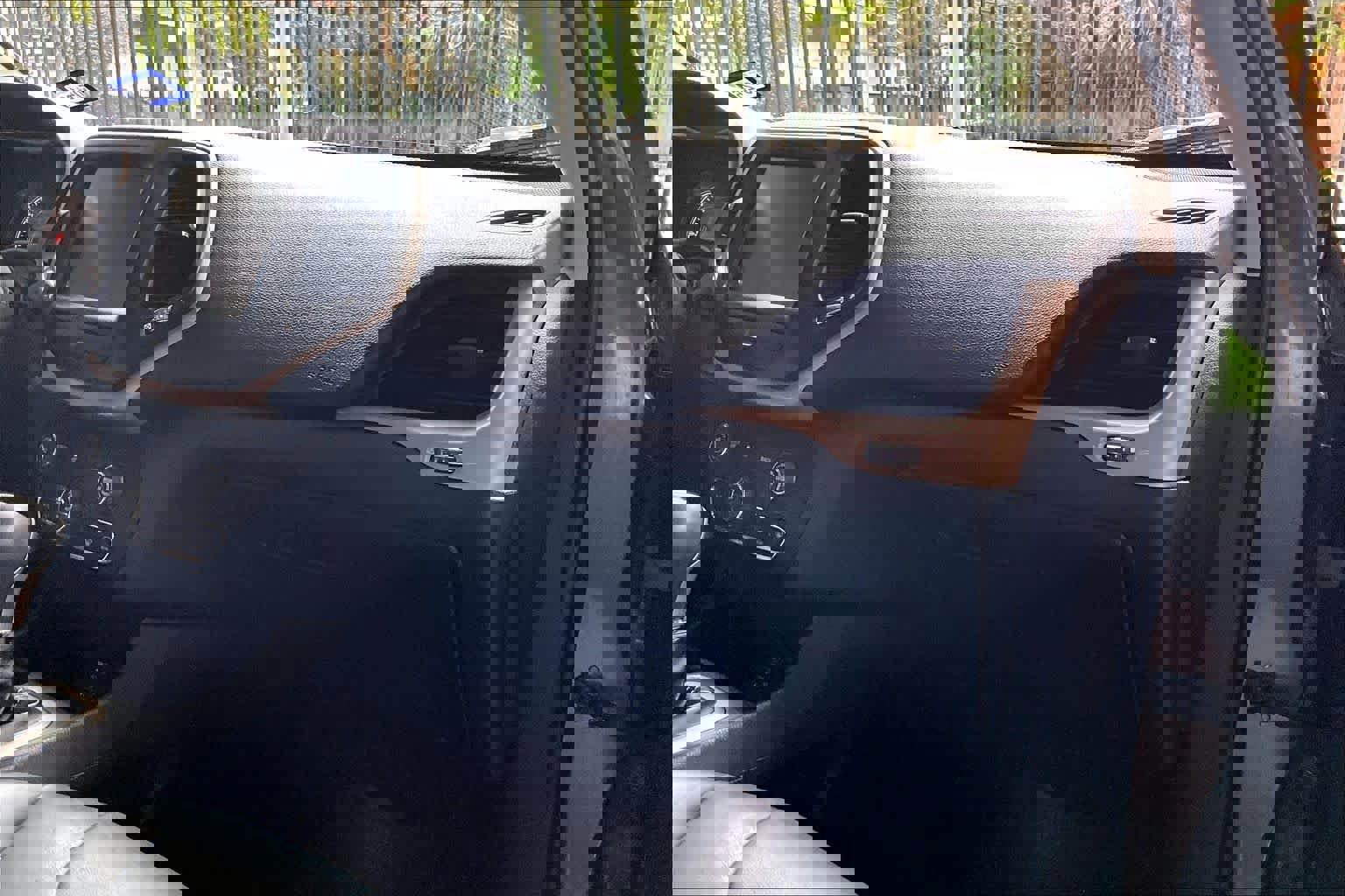 Used 2016 Jeep Cherokee Limited image 18