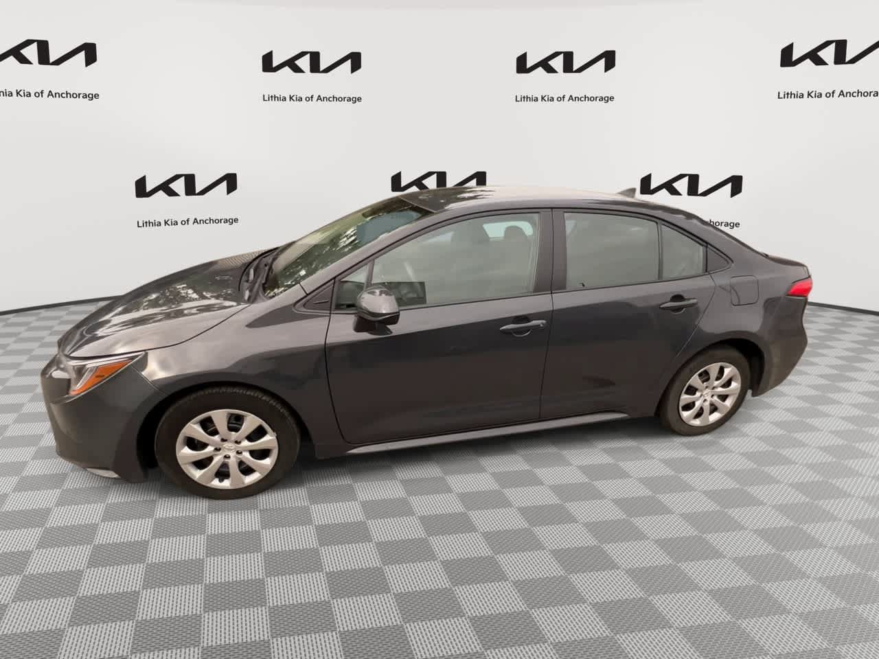 Used 2025 Toyota Corolla LE FWD image 4