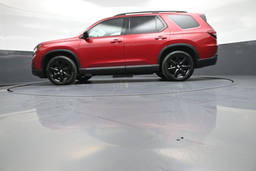 Certified 2025 Honda Pilot Black Edition image 35