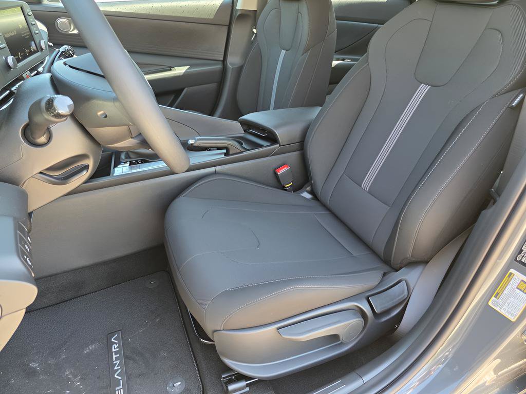 New 2026 Hyundai Elantra SE FWD image 13