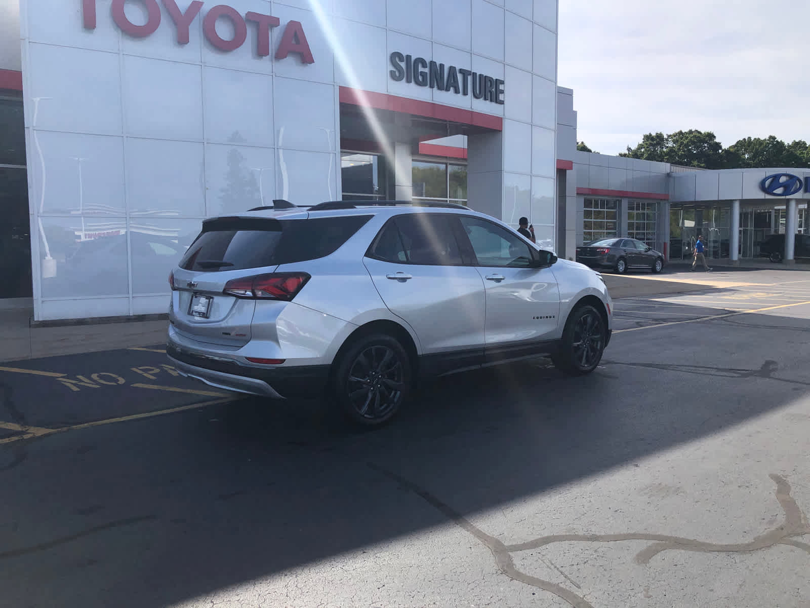 Used 2022 Chevrolet Equinox RS image 2