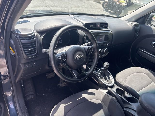Used 2015 Kia Soul ! FWD image 11