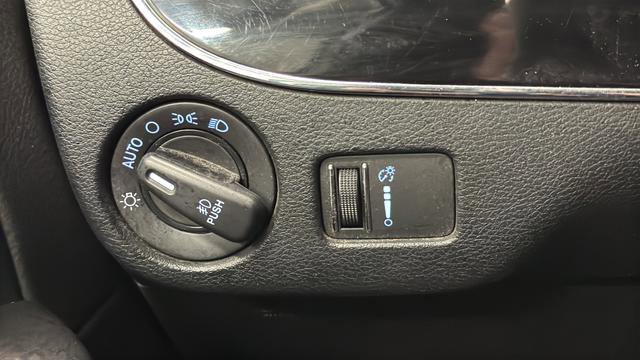 Used 2018 Dodge Grand Caravan SE image 34