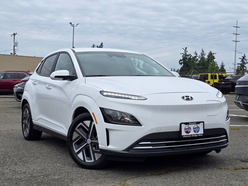 Used 2023 Hyundai Kona SE FWD image 1