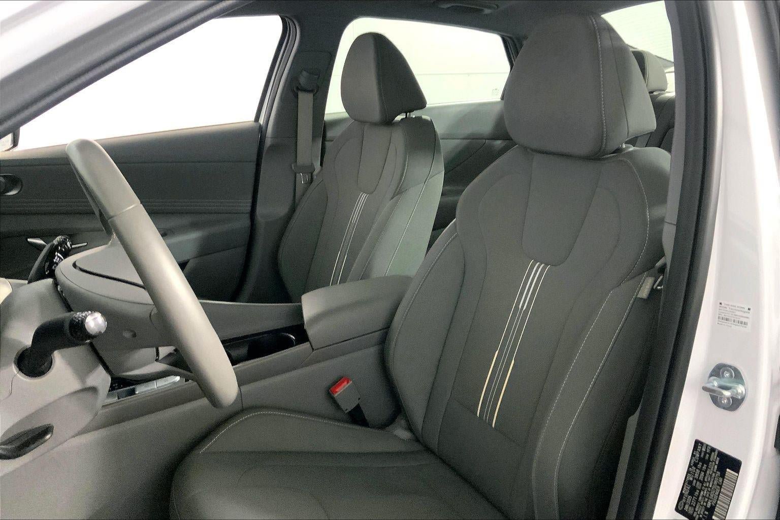 Used 2025 Hyundai Elantra SEL FWD image 22