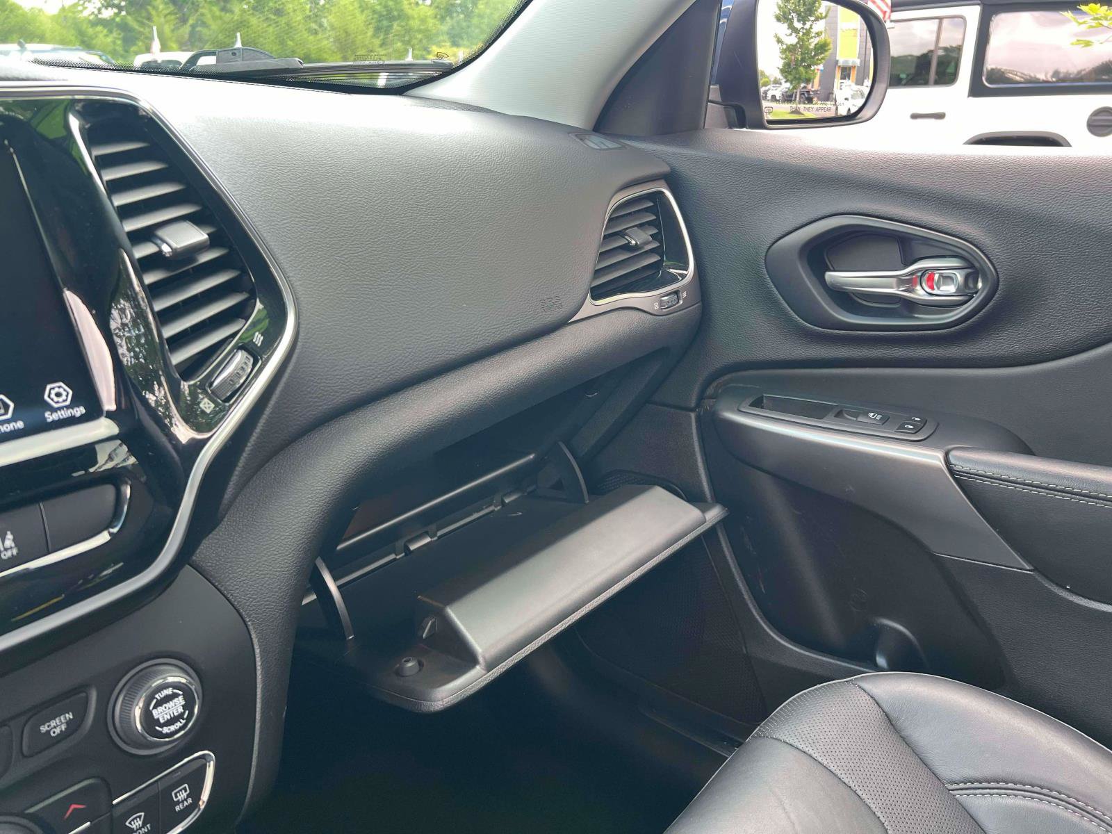 Used 2021 Jeep Cherokee Limited w/ Mopar Interior Package AWD/4WD image 26