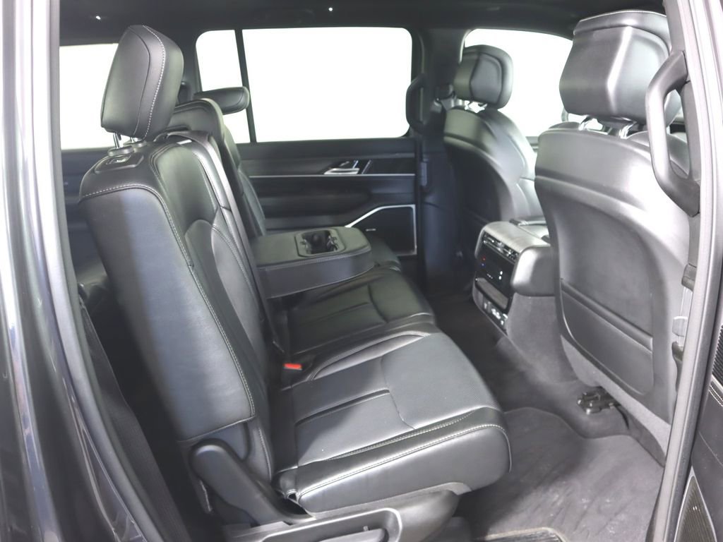 Used 2023 Jeep Wagoneer Series II w/ Premium Group I AWD/4WD image 30