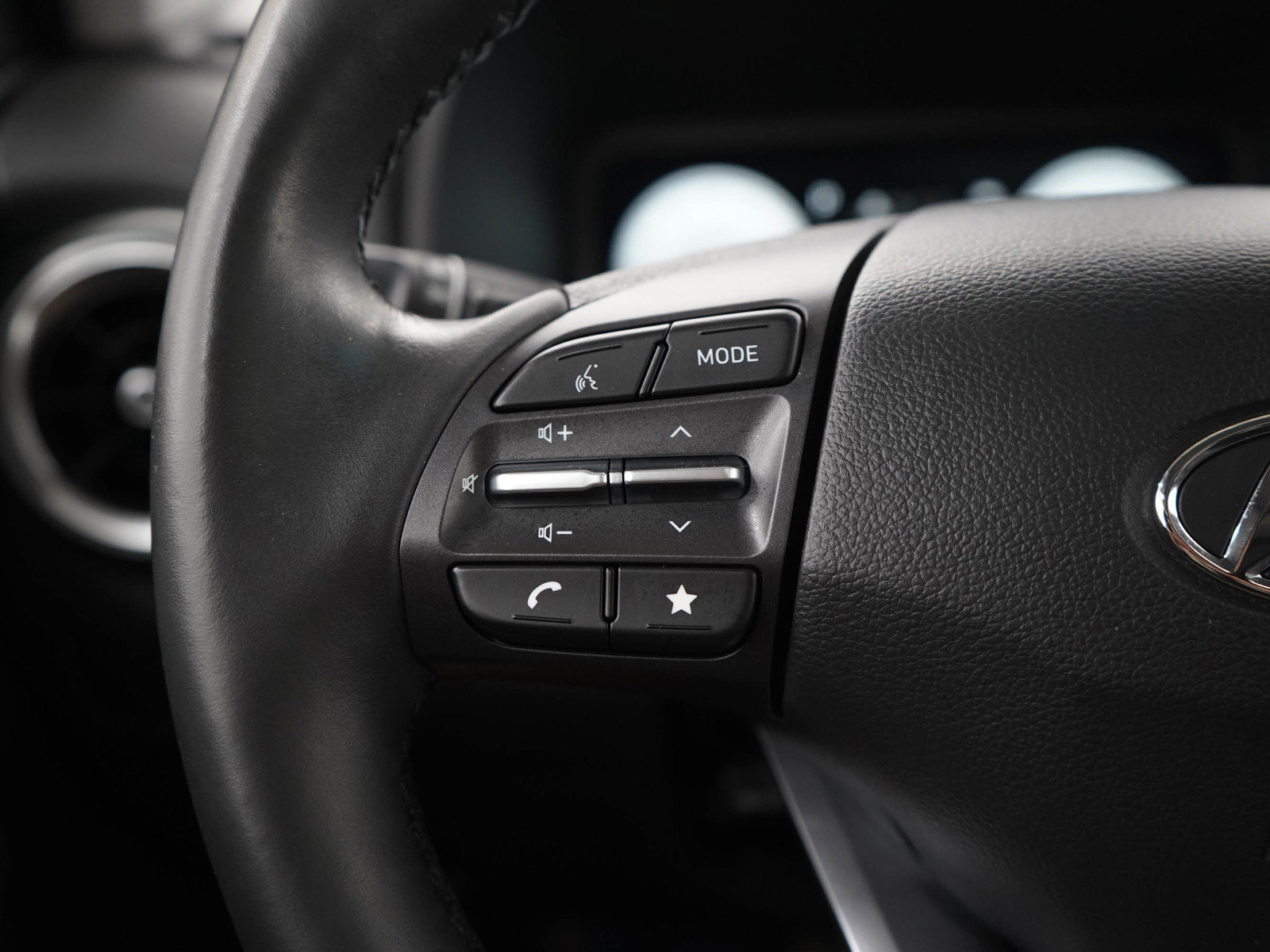 Used 2023 Hyundai Kona Limited FWD image 25