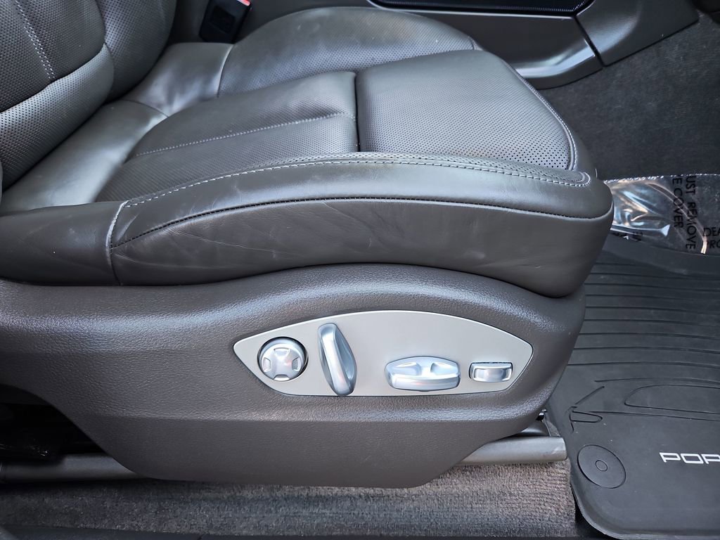 Used 2017 Porsche Macan Base image 25