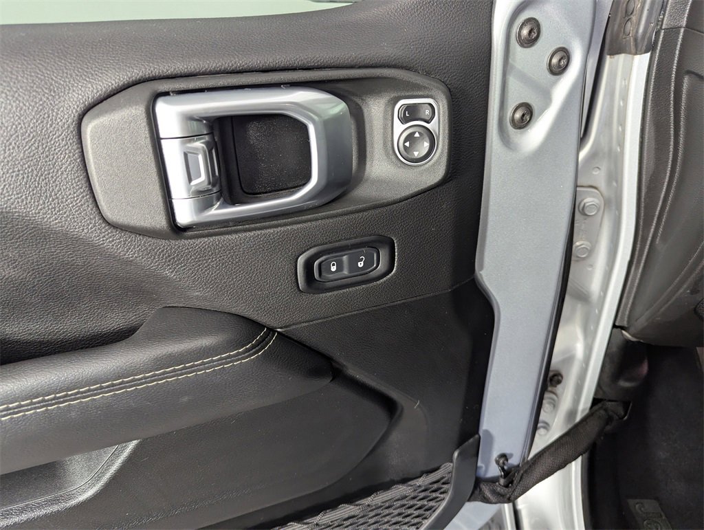 Used 2022 Jeep Wrangler Unlimited Sahara image 19