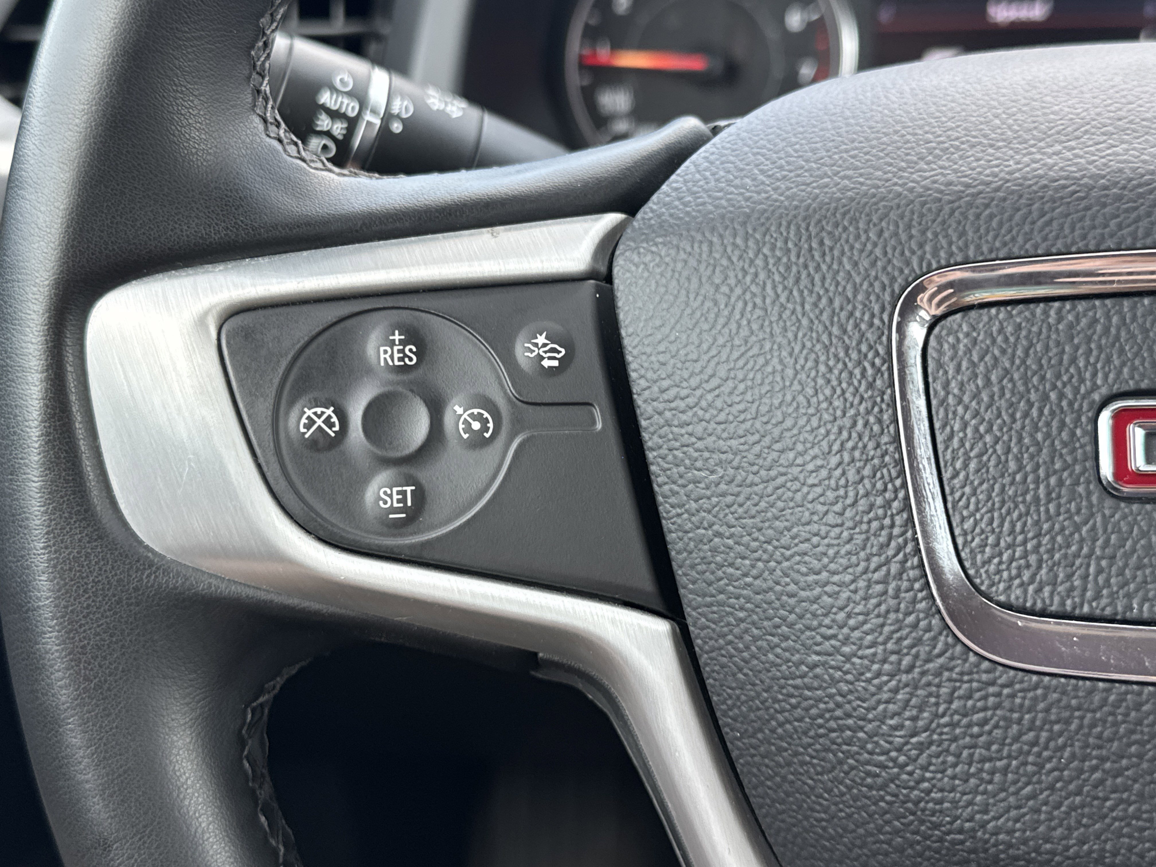 Used 2023 GMC Acadia SLT AWD/4WD image 16