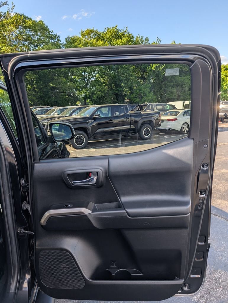 Certified 2022 Toyota Tacoma Limited AWD/4WD image 16