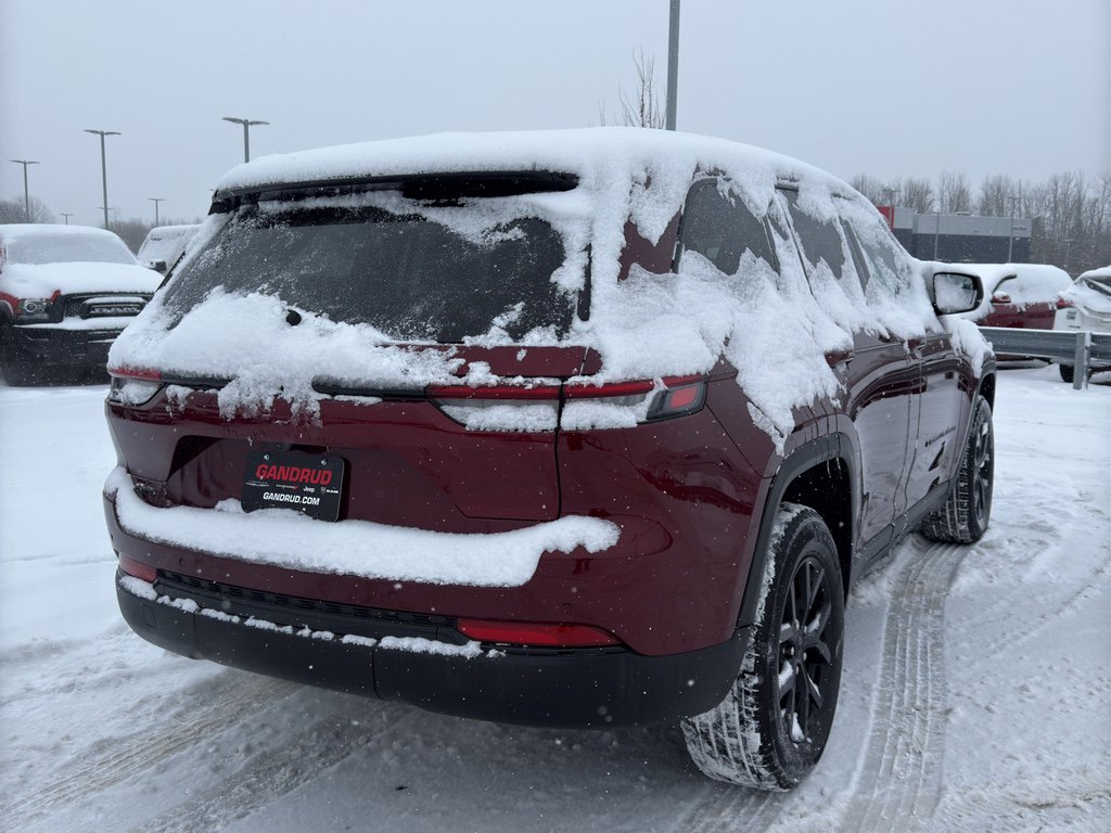 Used 2024 Jeep Grand Cherokee Altitude image 5