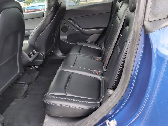 Used 2022 Tesla Model Y Long Range image 19