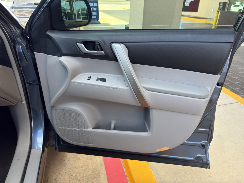 Used 2013 Toyota Highlander SE image 11