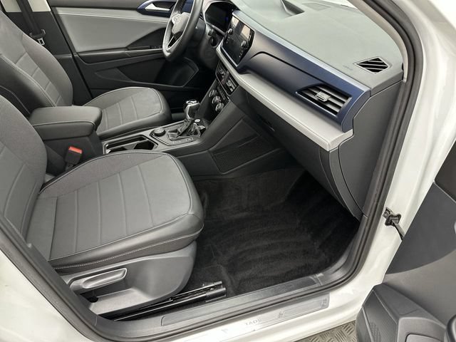 Used 2023 Volkswagen Taos SE w/ Panoramic Sunroof Package AWD/4WD image 24