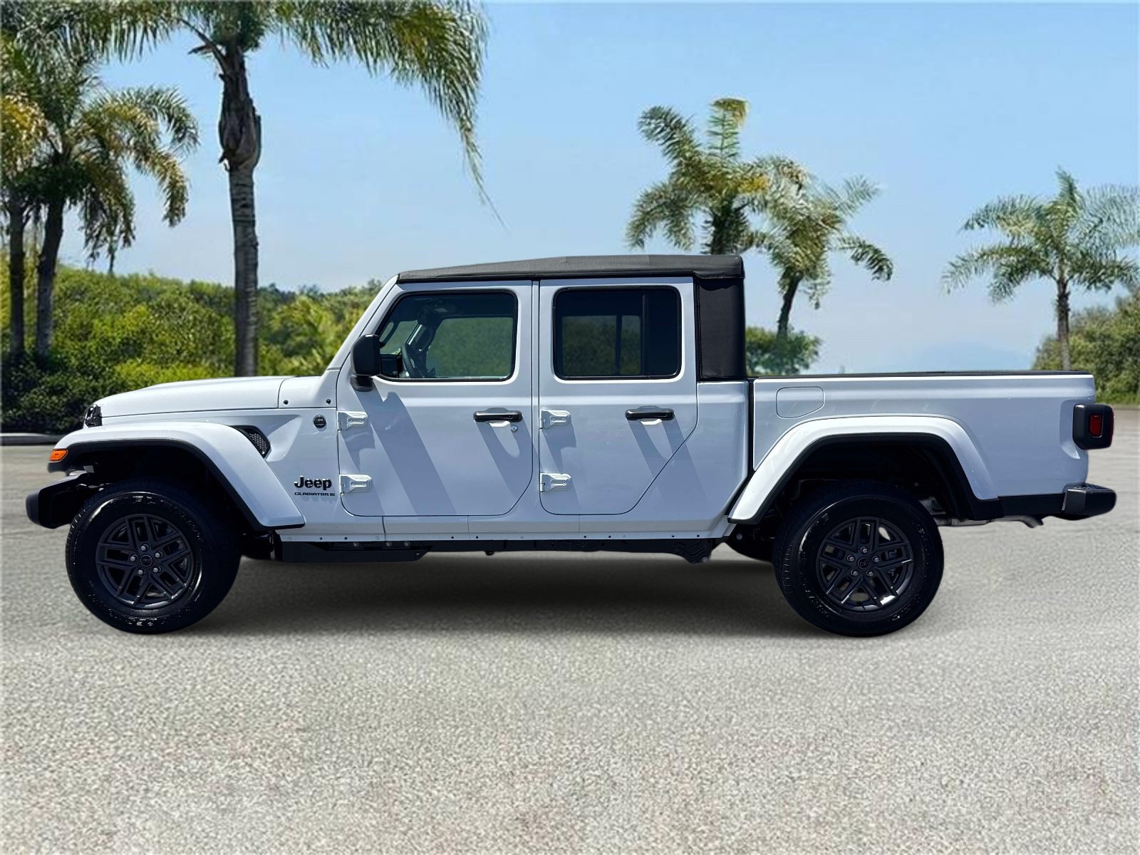 New 2026 Jeep Gladiator Sport AWD/4WD image 2