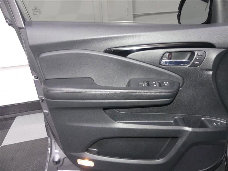 Used 2018 Honda Pilot Elite image 18