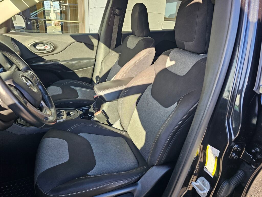 Used 2014 Jeep Cherokee Latitude w/ Cold Weather Group image 23