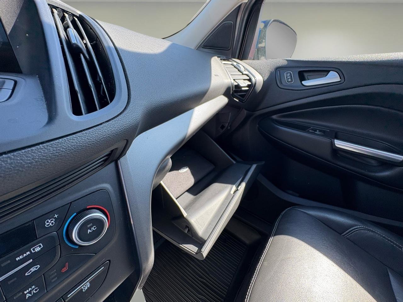 Used 2018 Ford Escape SEL w/ Ford Safe & Smart Package image 26