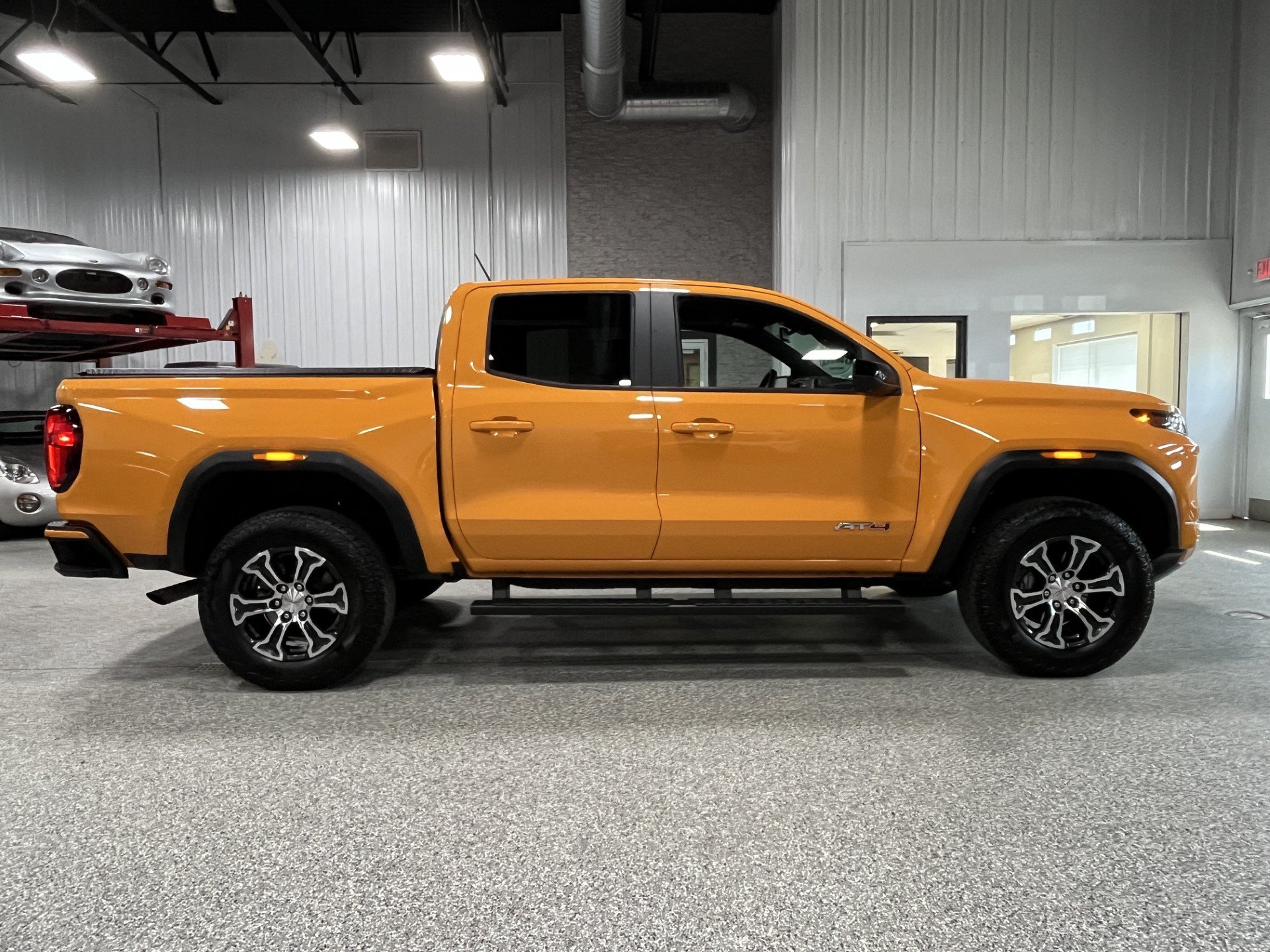 Certified 2025 GMC Canyon AT4 w/ Technology Plus Package AWD/4WD image 5