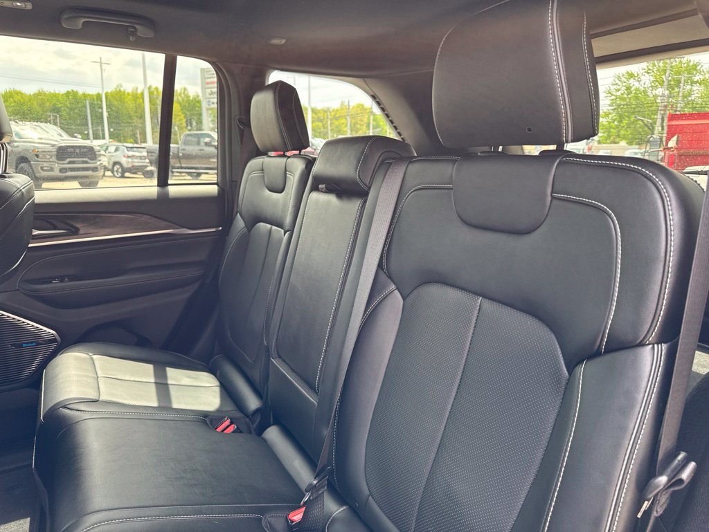 Used 2022 Jeep Grand Cherokee Overland AWD/4WD image 39