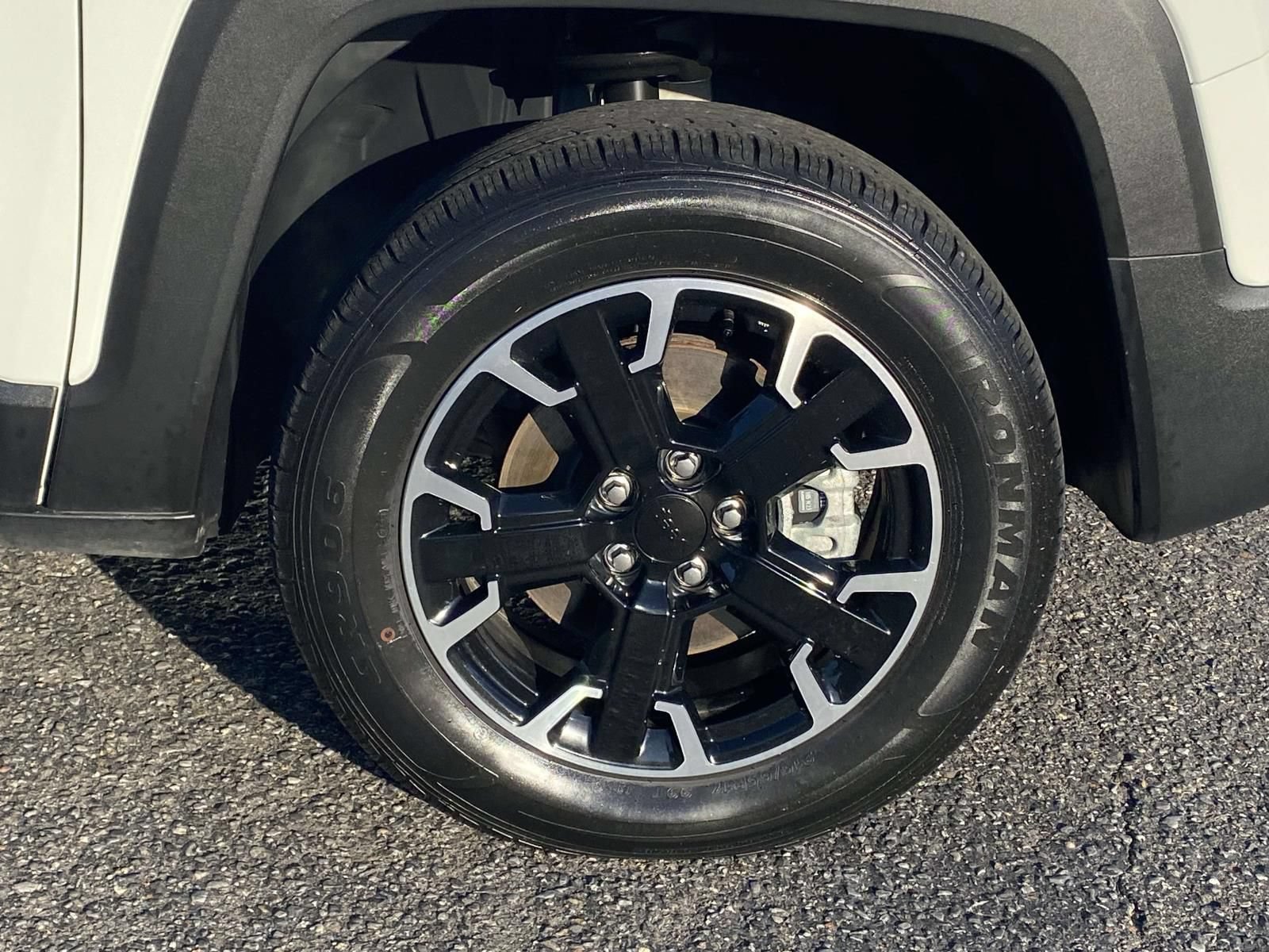 Used 2023 Jeep Renegade Trailhawk AWD/4WD image 11