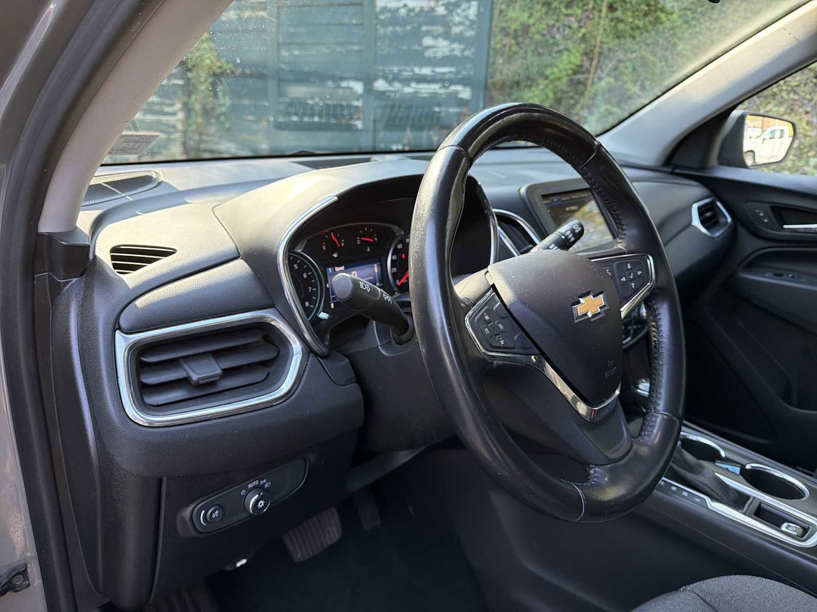 Used 2019 Chevrolet Equinox LT image 10