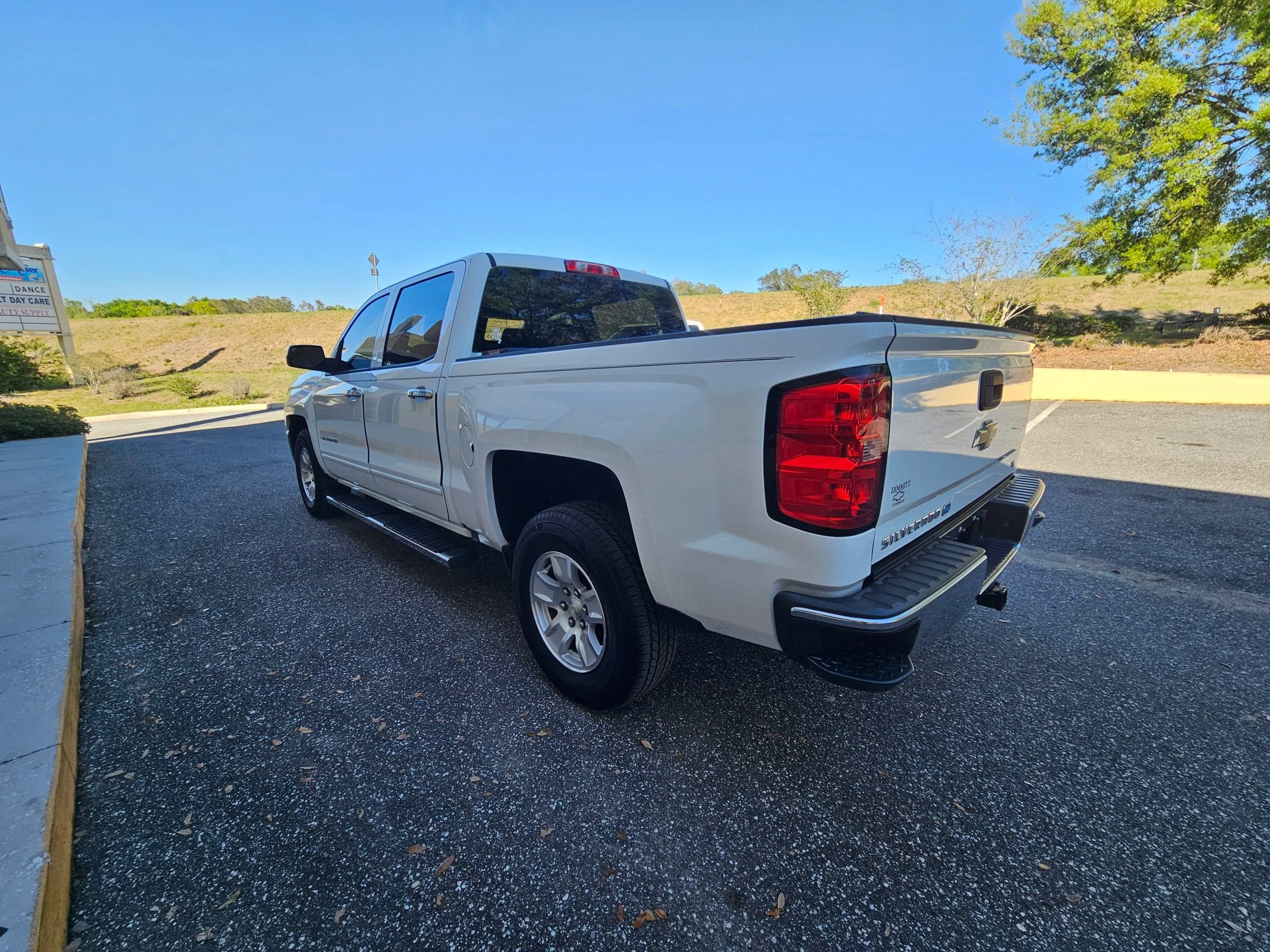 Used 2018 Chevrolet Silverado 1500 LT w/ LT Eassist Package RWD image 6