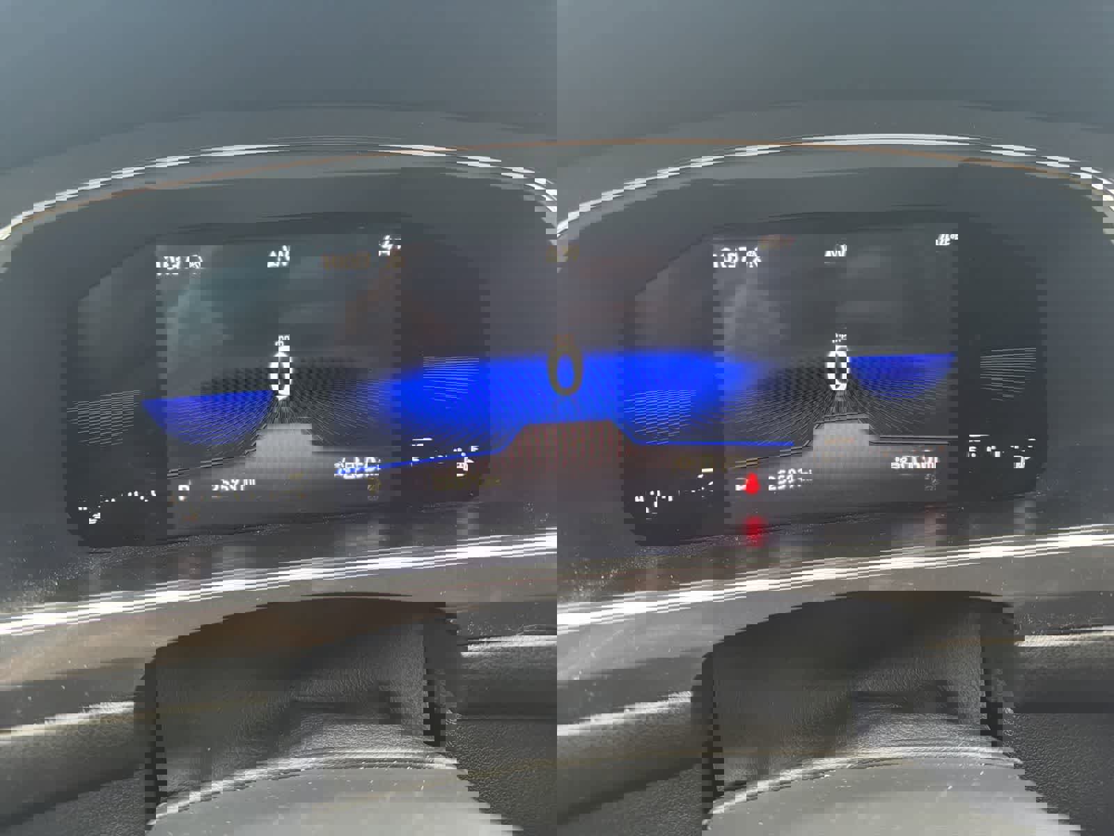 Used 2022 Volkswagen Tiguan SE w/ Panoramic Sunroof Package image 11