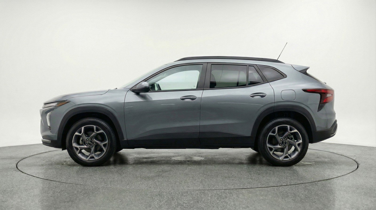 Used 2025 Chevrolet Trax LT FWD image 5