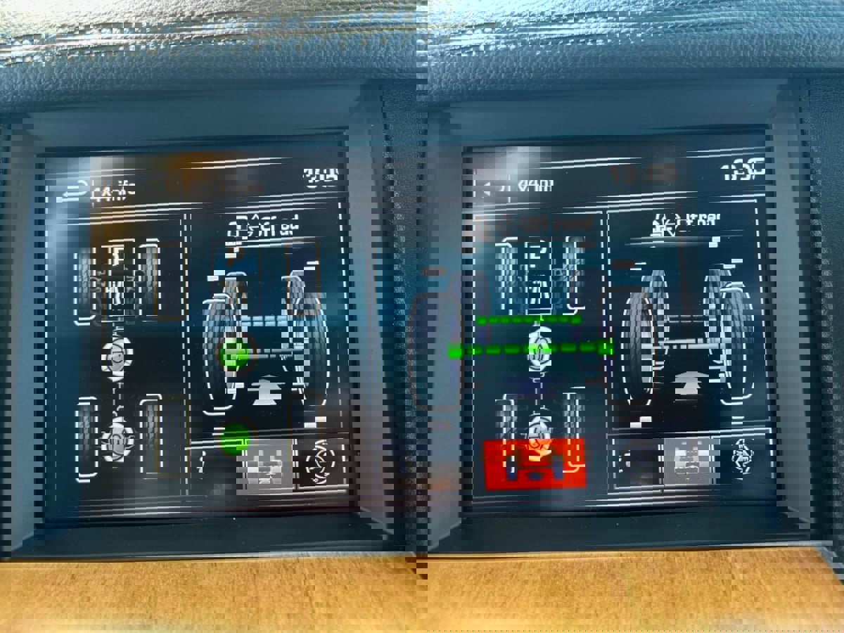 Used 2015 Land Rover LR4 HSE image 16