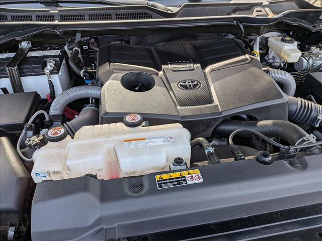Used 2025 Toyota Tundra Limited AWD/4WD image 27