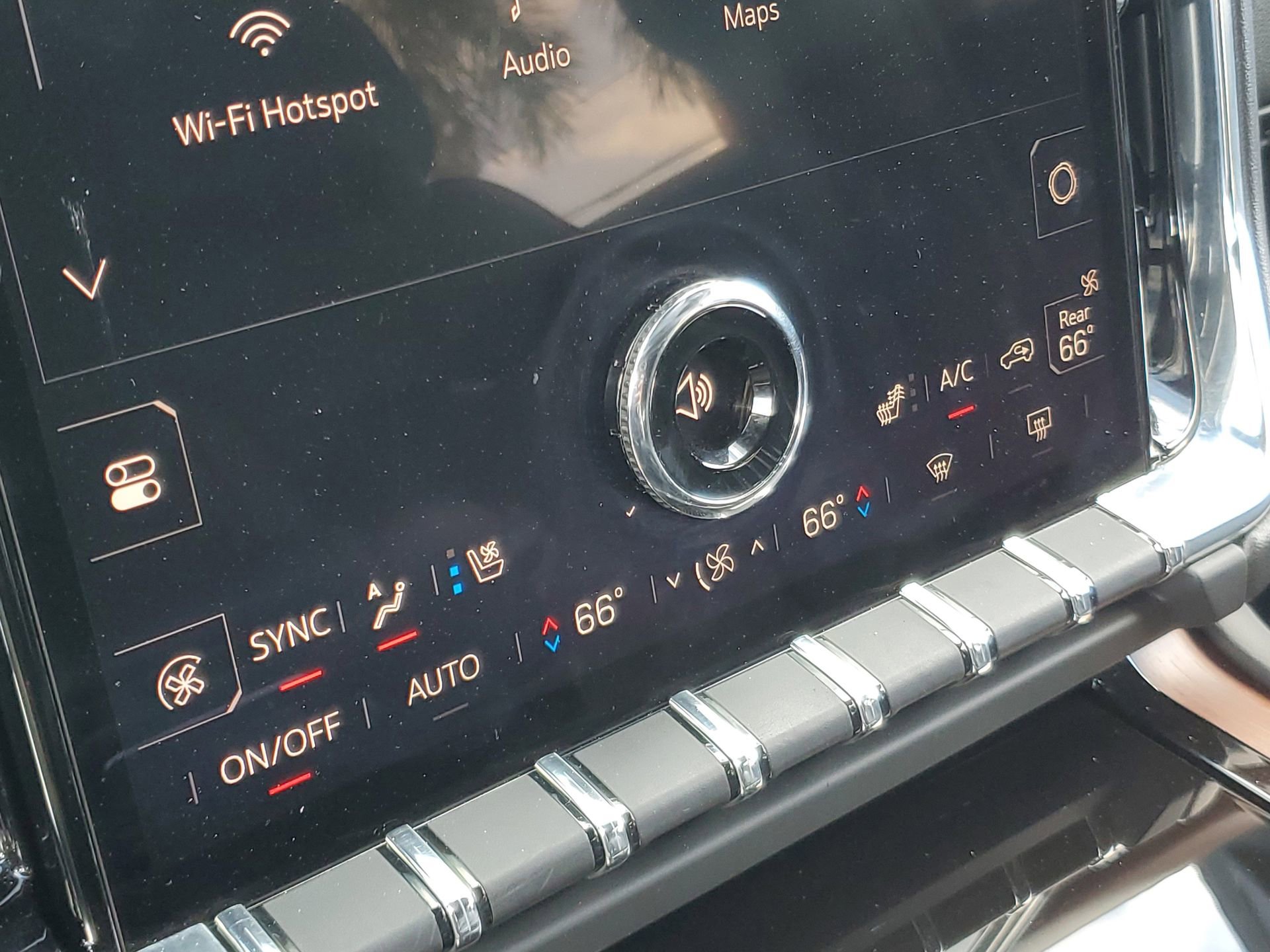 Used 2025 GMC Yukon Denali RWD image 33