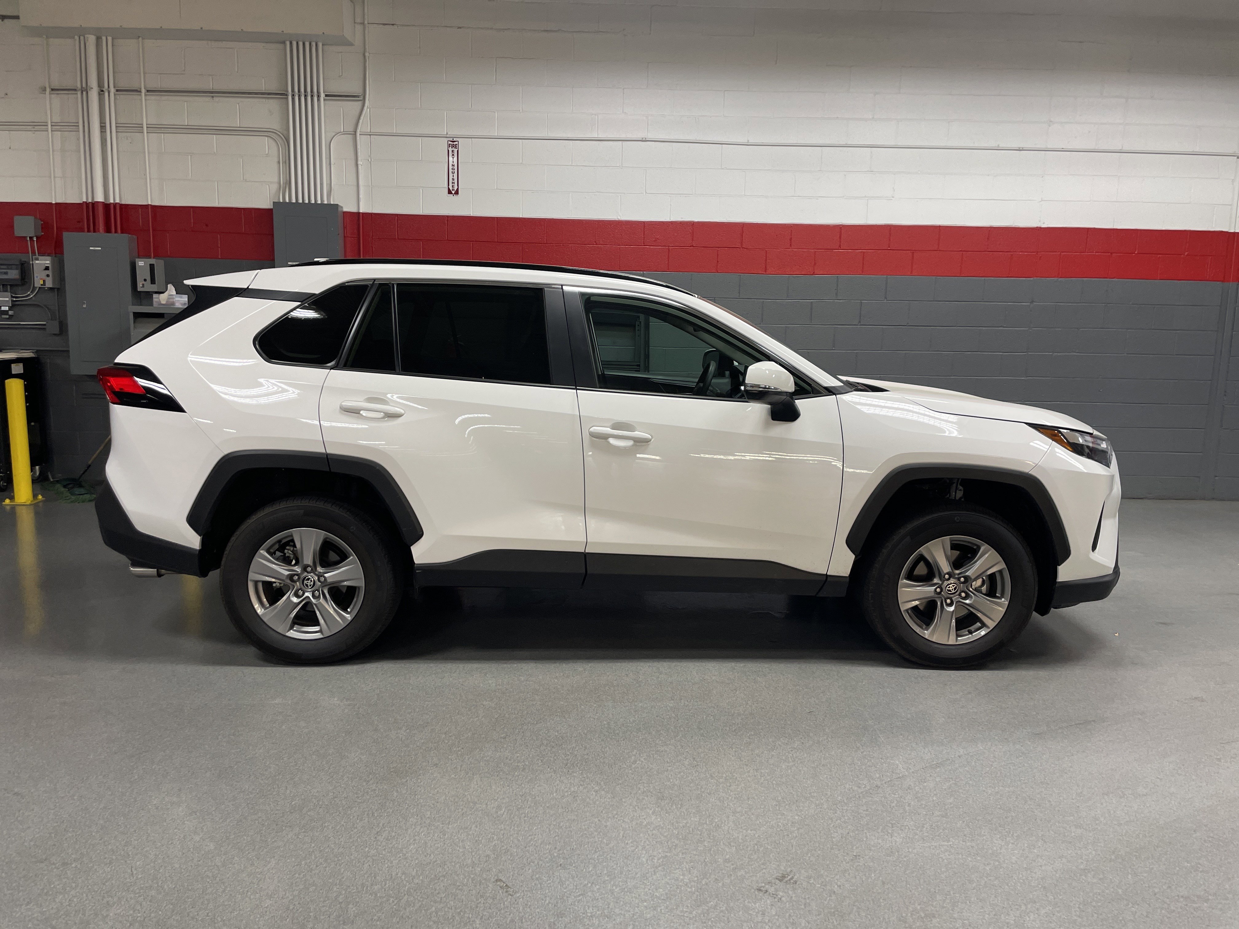 Used 2025 Toyota RAV4 XLE w/ Convenience Package image 37
