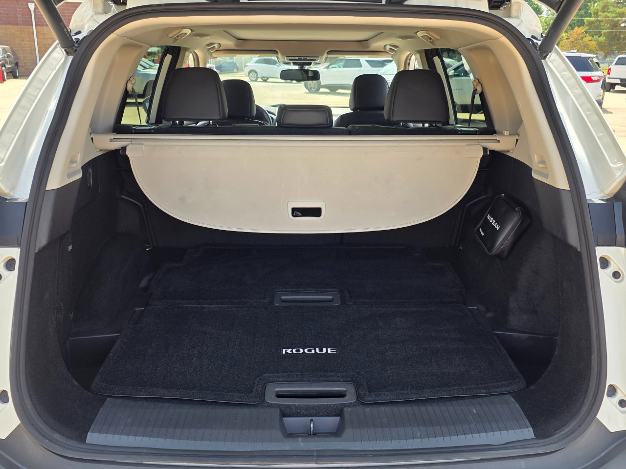 Used 2022 Nissan Rogue SL w/ SL Premium Package image 18