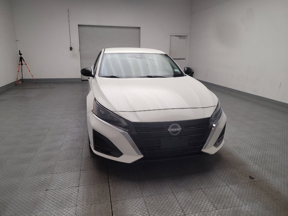 Used 2025 Nissan Altima 2.5 SV FWD image 14