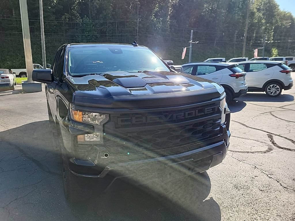 Used 2025 Chevrolet Silverado 1500 Custom Trail Boss w/ Midnight Edition AWD/4WD image 4