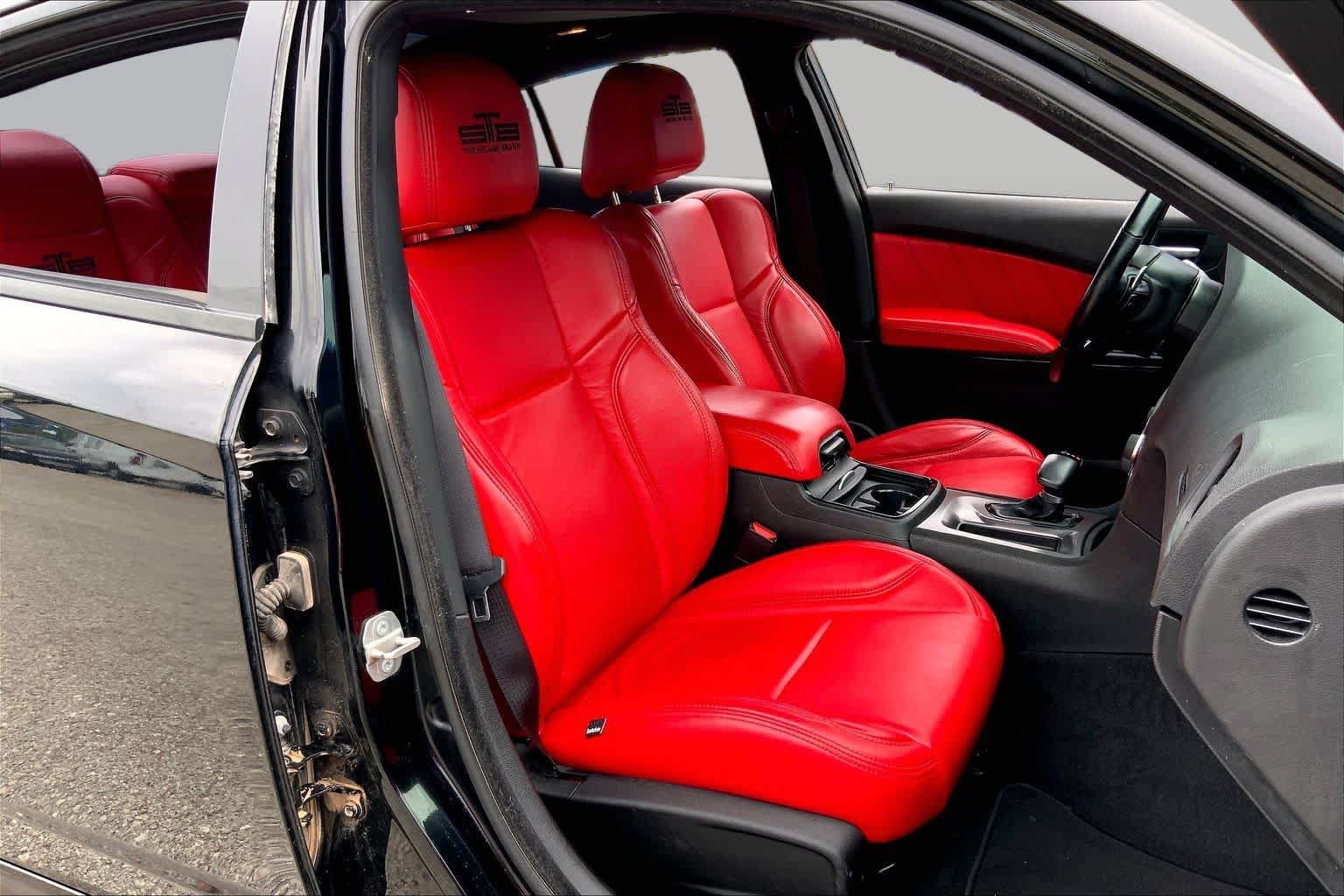 Used 2022 Dodge Charger R/T w/ Blacktop Package RWD image 9