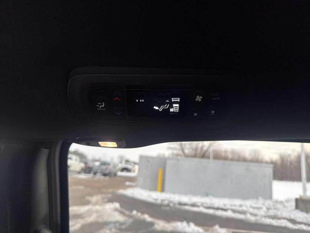 New 2026 Chrysler Pacifica Limited w/ S Appearance Package image 34