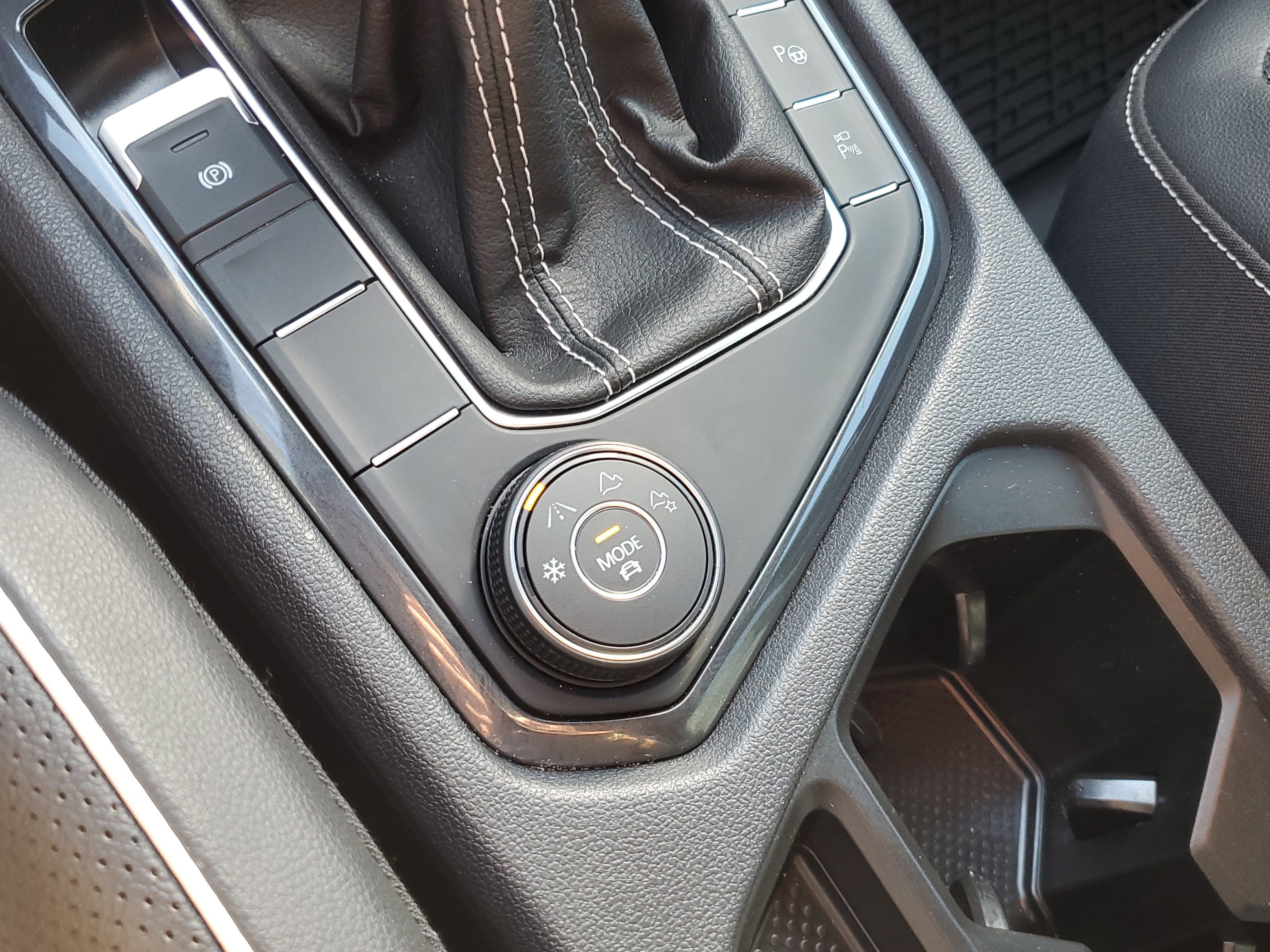 Used 2022 Volkswagen Tiguan SEL R-Line image 40