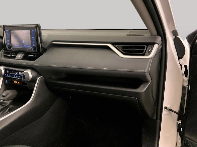 Used 2021 Toyota RAV4 LE AWD/4WD image 15